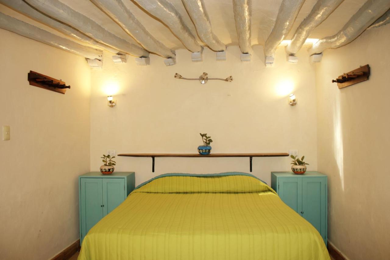Hostel Candelaria Valladolid  Exteriör bild