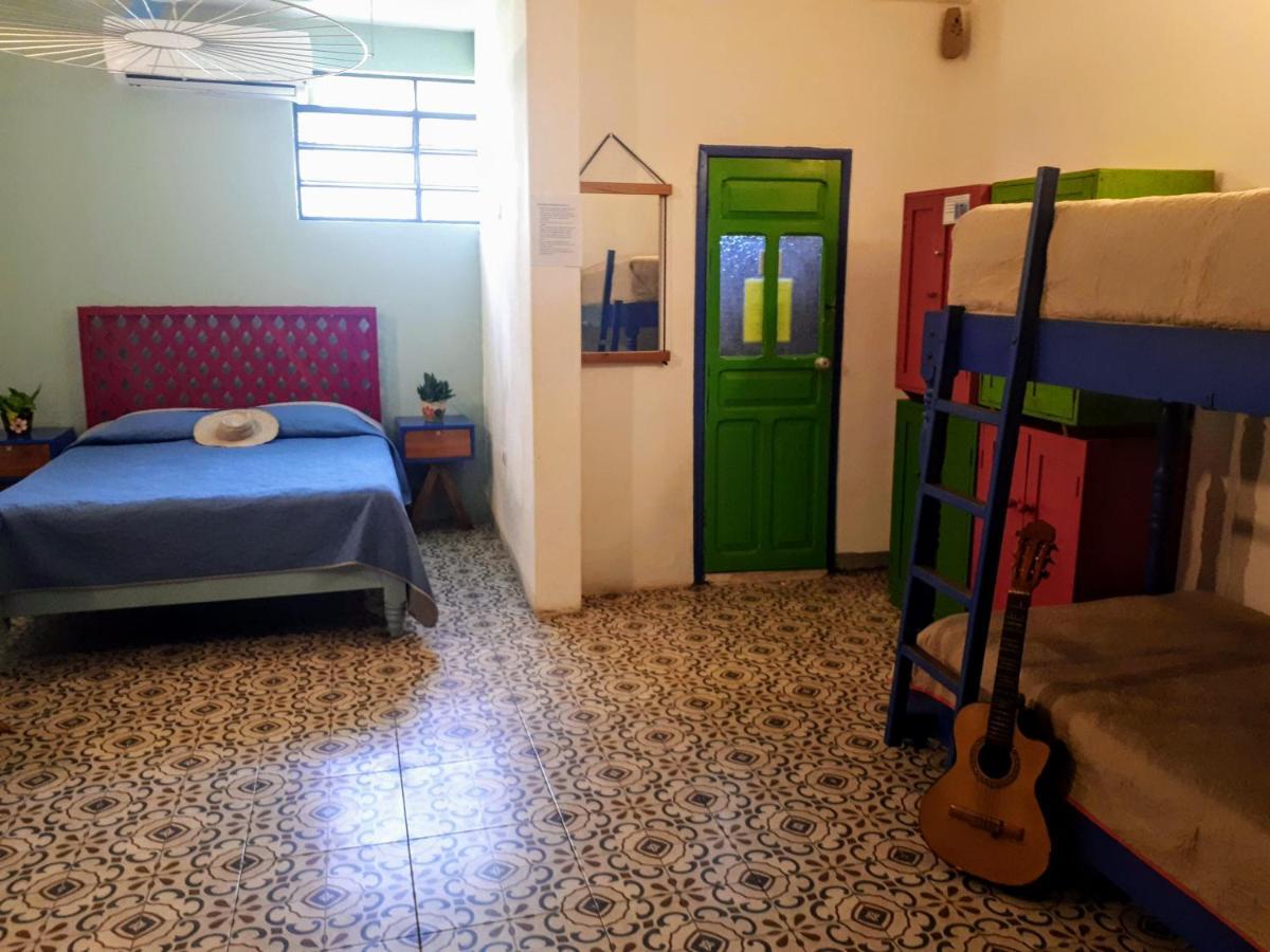 Hostel Candelaria Valladolid  Exteriör bild