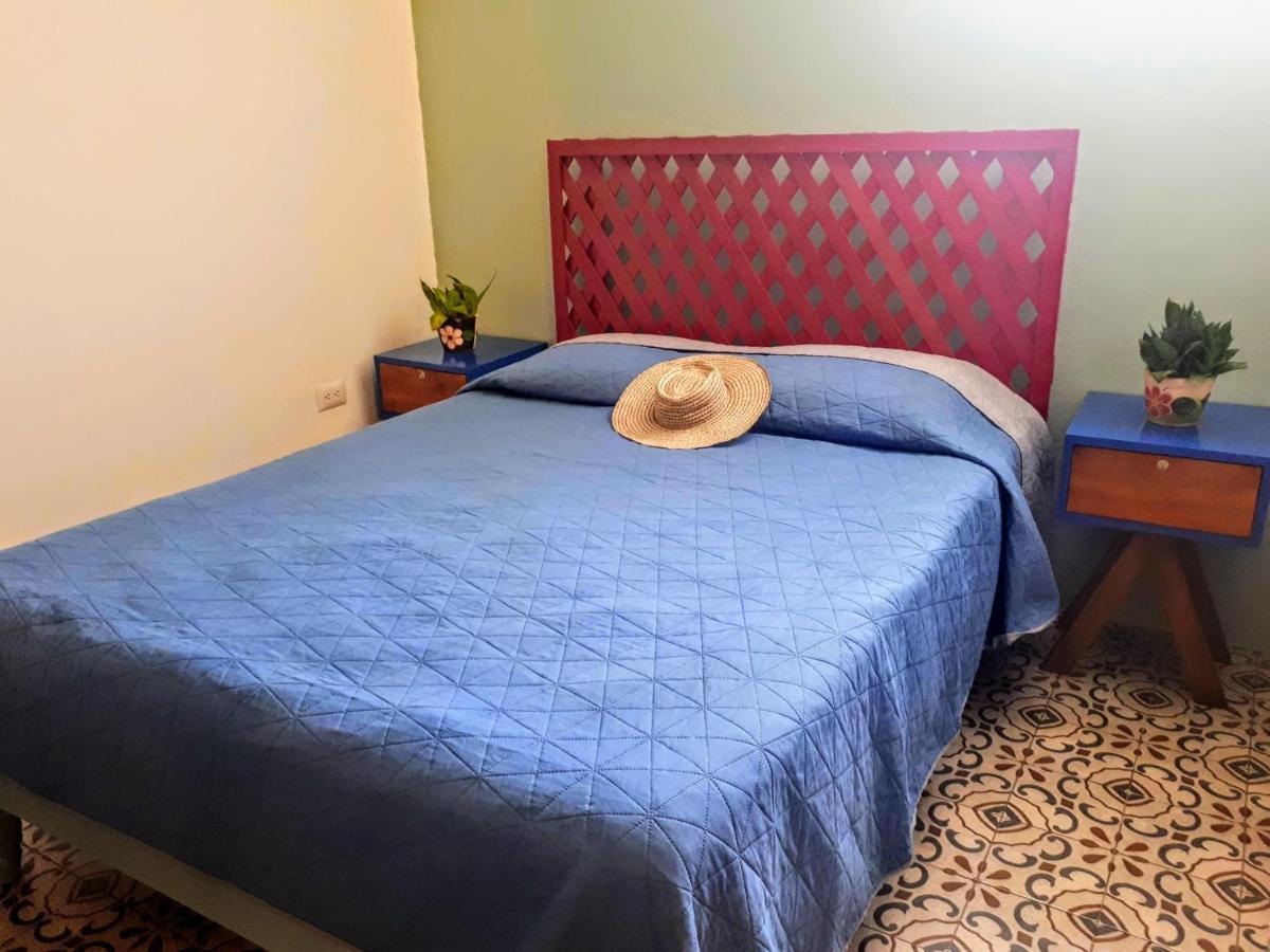 Hostel Candelaria Valladolid  Exteriör bild
