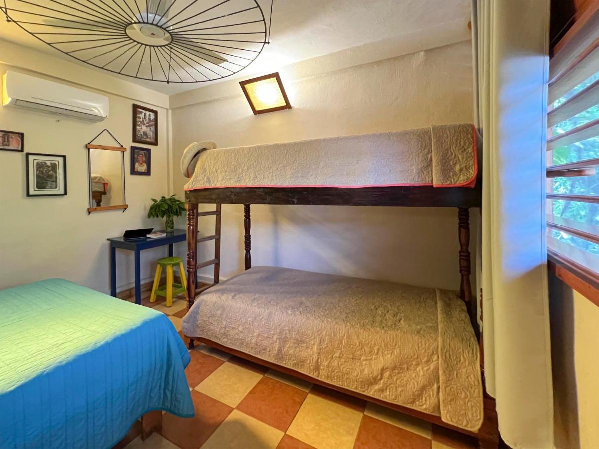 Hostel Candelaria Valladolid  Exteriör bild