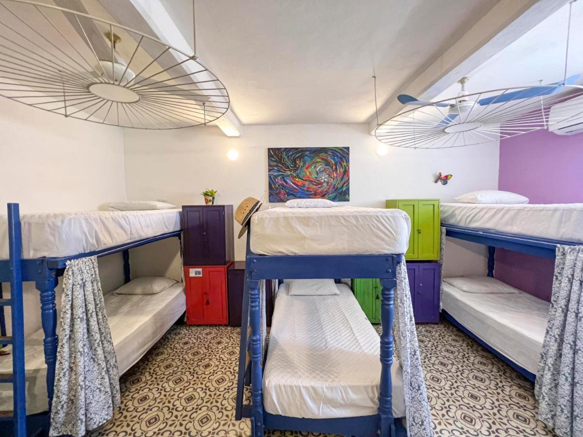 Hostel Candelaria Valladolid  Exteriör bild