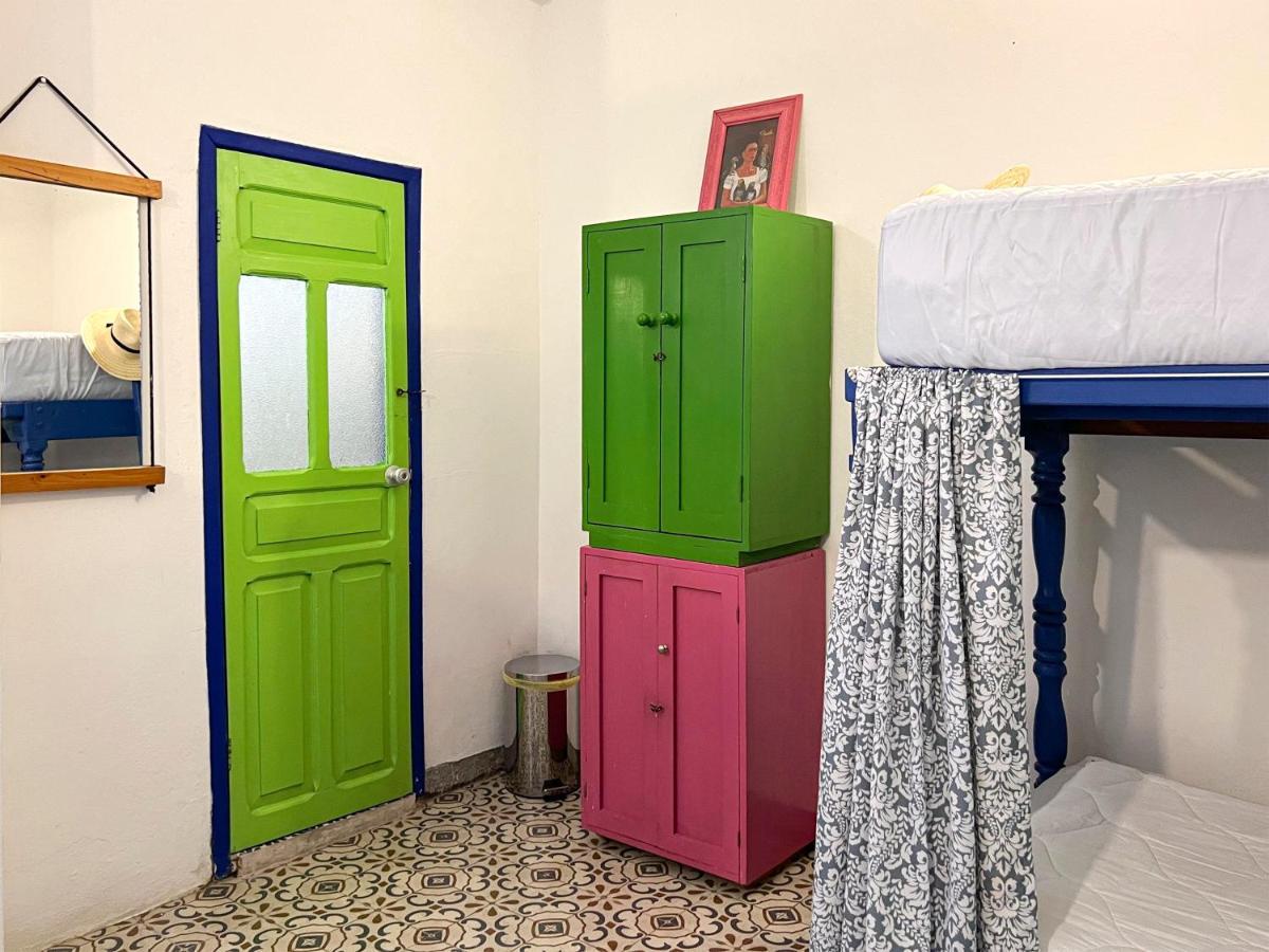 Hostel Candelaria Valladolid  Exteriör bild