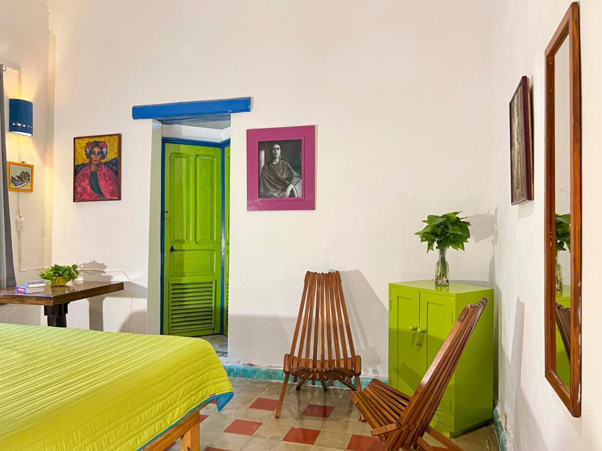 Hostel Candelaria Valladolid  Exteriör bild