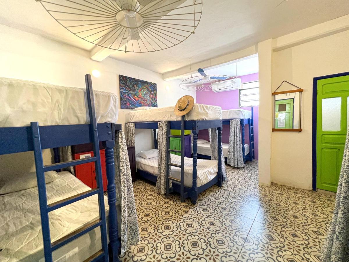 Hostel Candelaria Valladolid  Exteriör bild