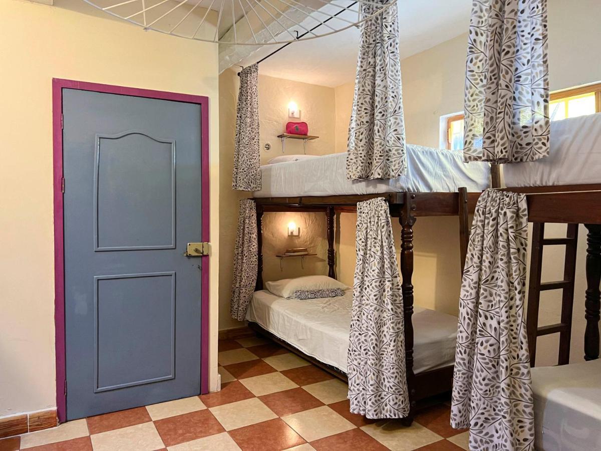 Hostel Candelaria Valladolid  Exteriör bild