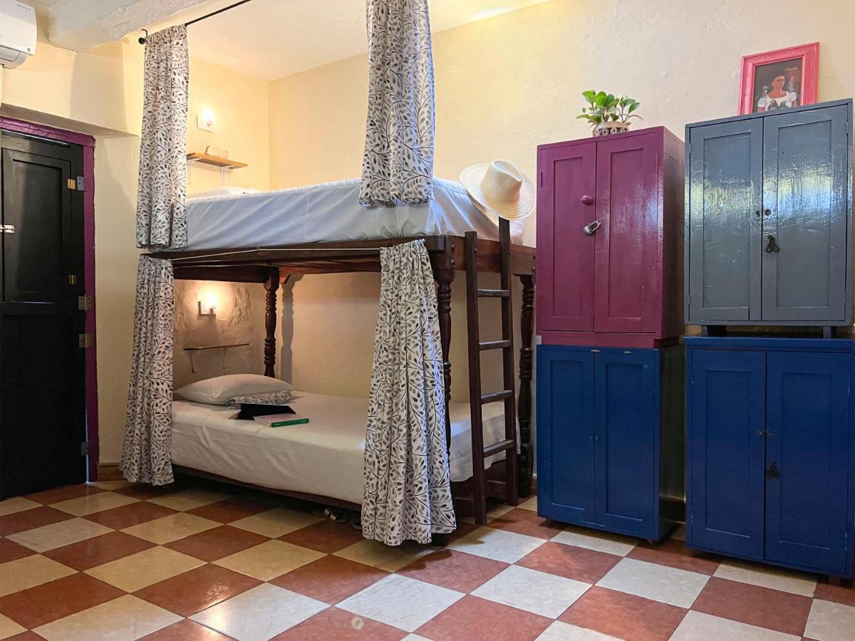 Hostel Candelaria Valladolid  Exteriör bild