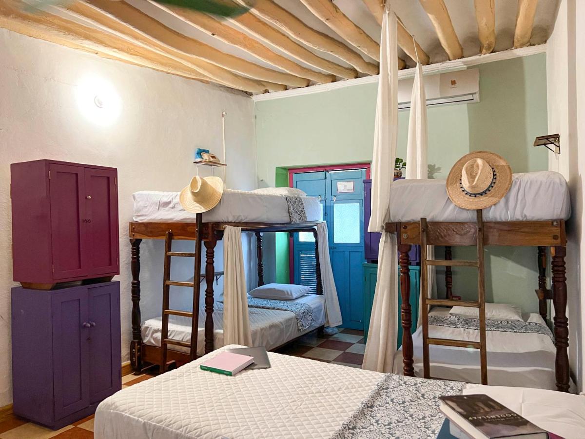 Hostel Candelaria Valladolid  Exteriör bild