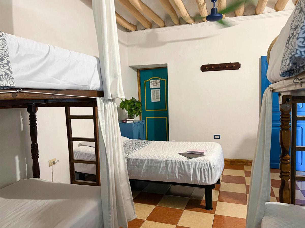 Hostel Candelaria Valladolid  Exteriör bild