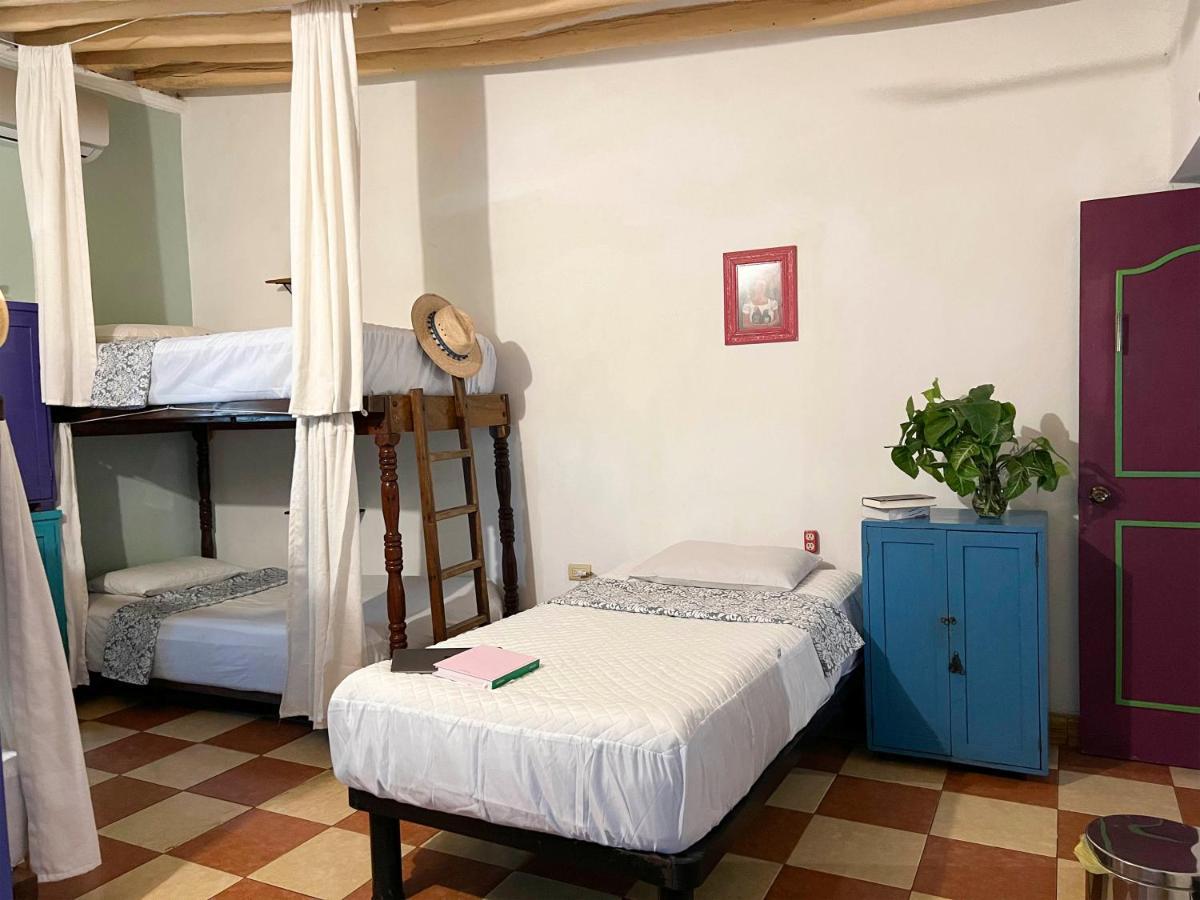 Hostel Candelaria Valladolid  Exteriör bild