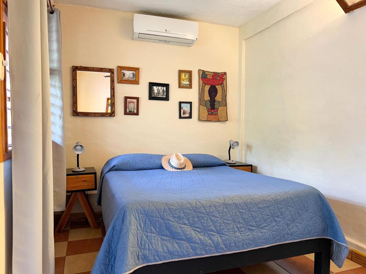 Hostel Candelaria Valladolid  Exteriör bild