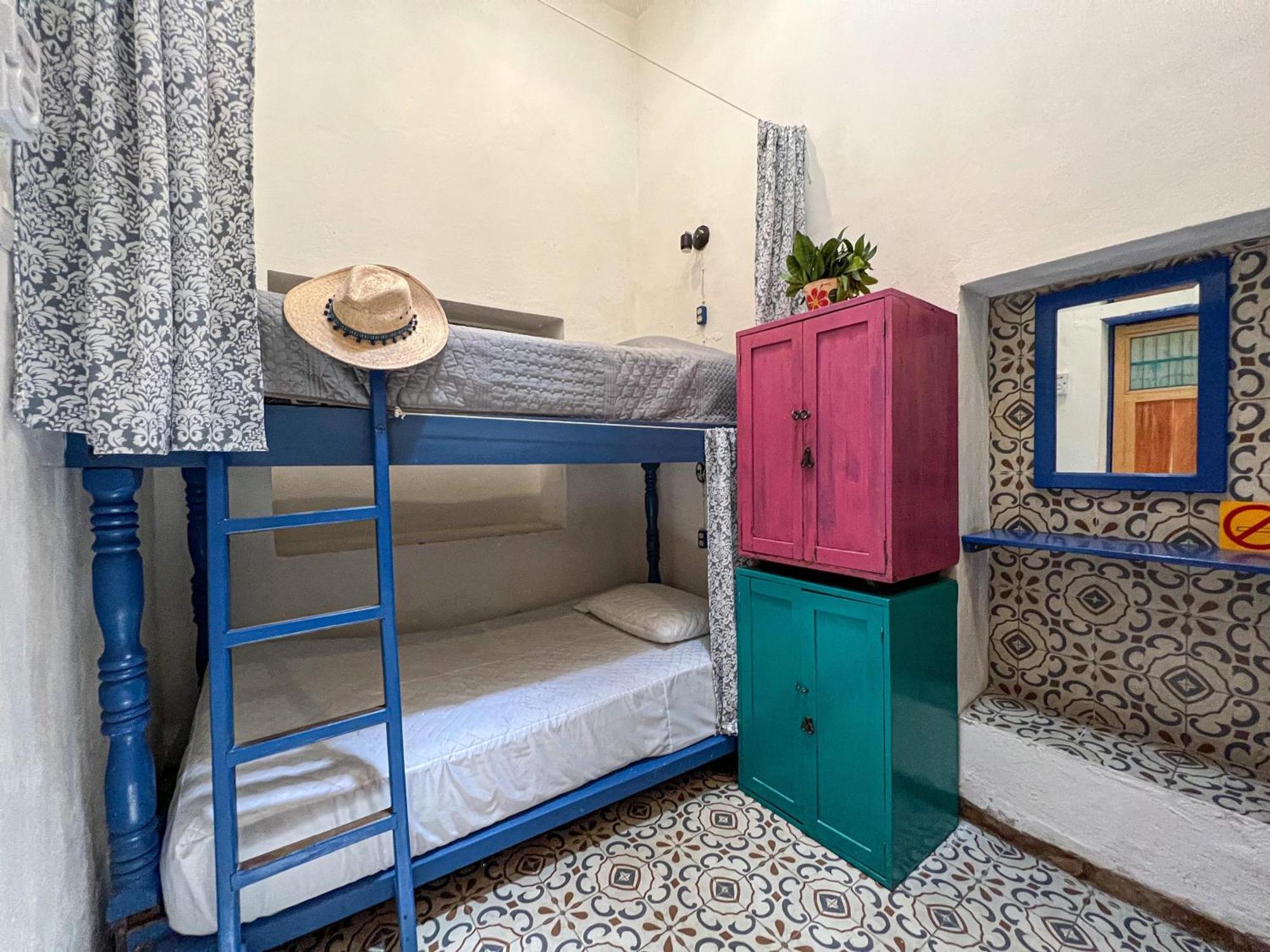 Hostel Candelaria Valladolid  Exteriör bild