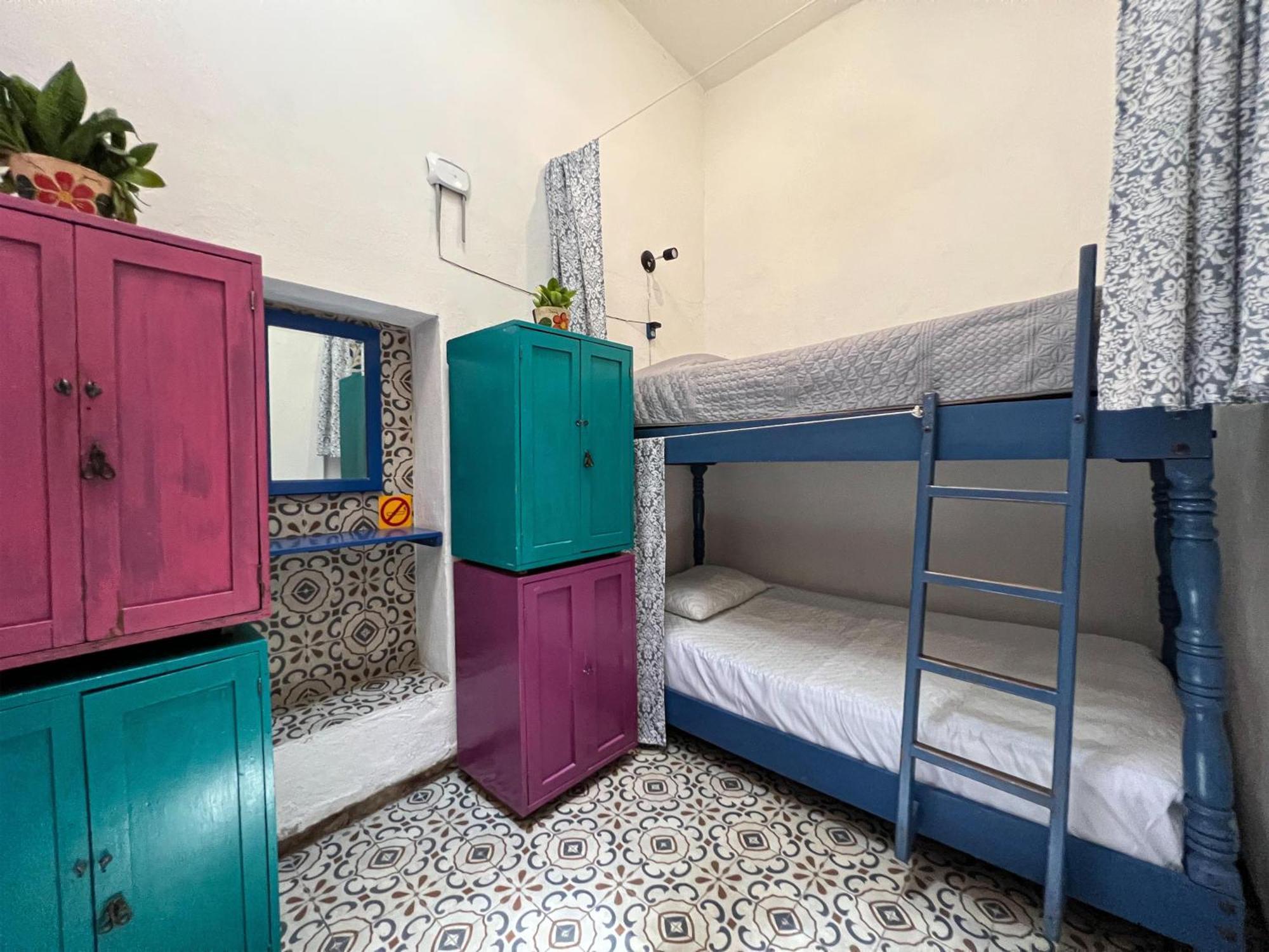 Hostel Candelaria Valladolid  Exteriör bild