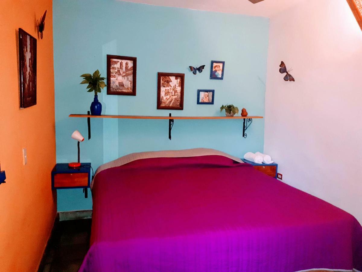 Hostel Candelaria Valladolid  Exteriör bild