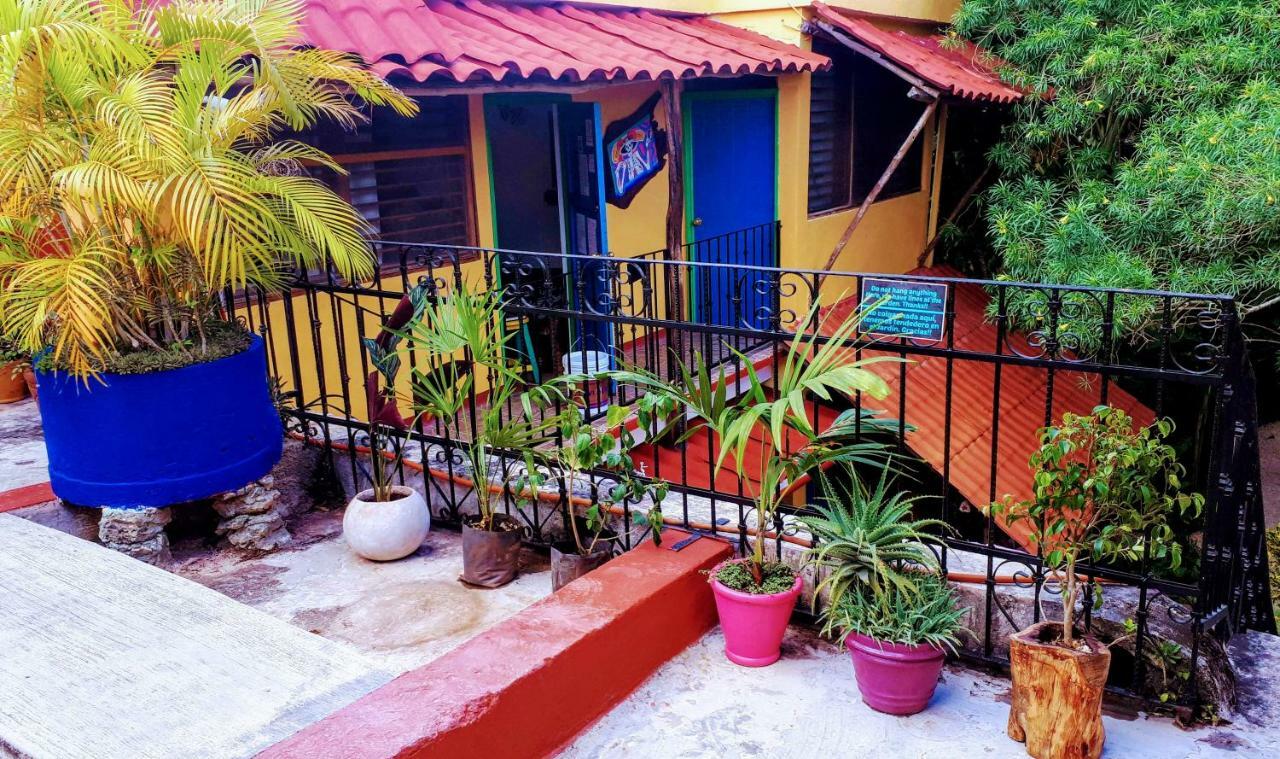 Hostel Candelaria Valladolid  Exteriör bild